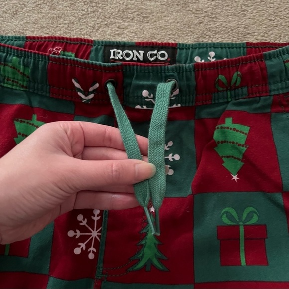 🎄 NWT Iron Co. Christmas Jogger Pants Medium - Picture 8 of 14